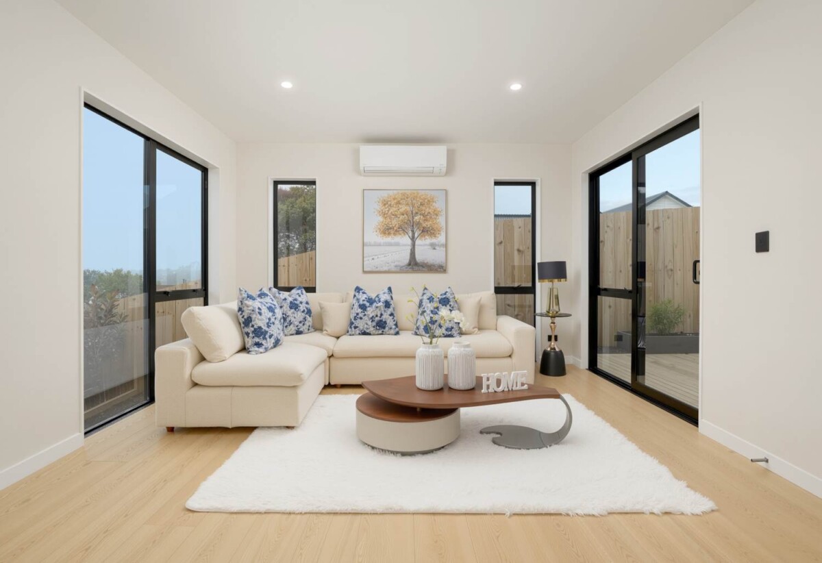 Brandnew standalone 4 beds 2.5 bath home with garage, close to schools, shopping centres, motorway access, 1 km to Colwill School Massey, 1.4 km to St Paul’s School (Massey), 2.3 km to Massey High School, 39B Moire Road, Massey, Auckland