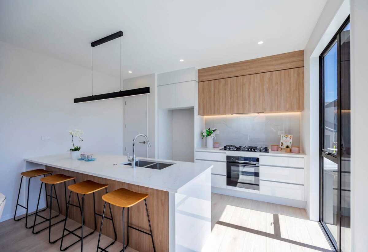 10-Year Master Builders Guarantee, Brandnew 4 beds 4 baths home with garage, 3 ensuites, close to schools, Albany Mall, motorway access, Zoned for Oteha Valley School, Northcross Intermediate, and Long Bay College, 0.4 km to Oteha Valley School, 17C John Jenning Drive, Oteha, Auckland