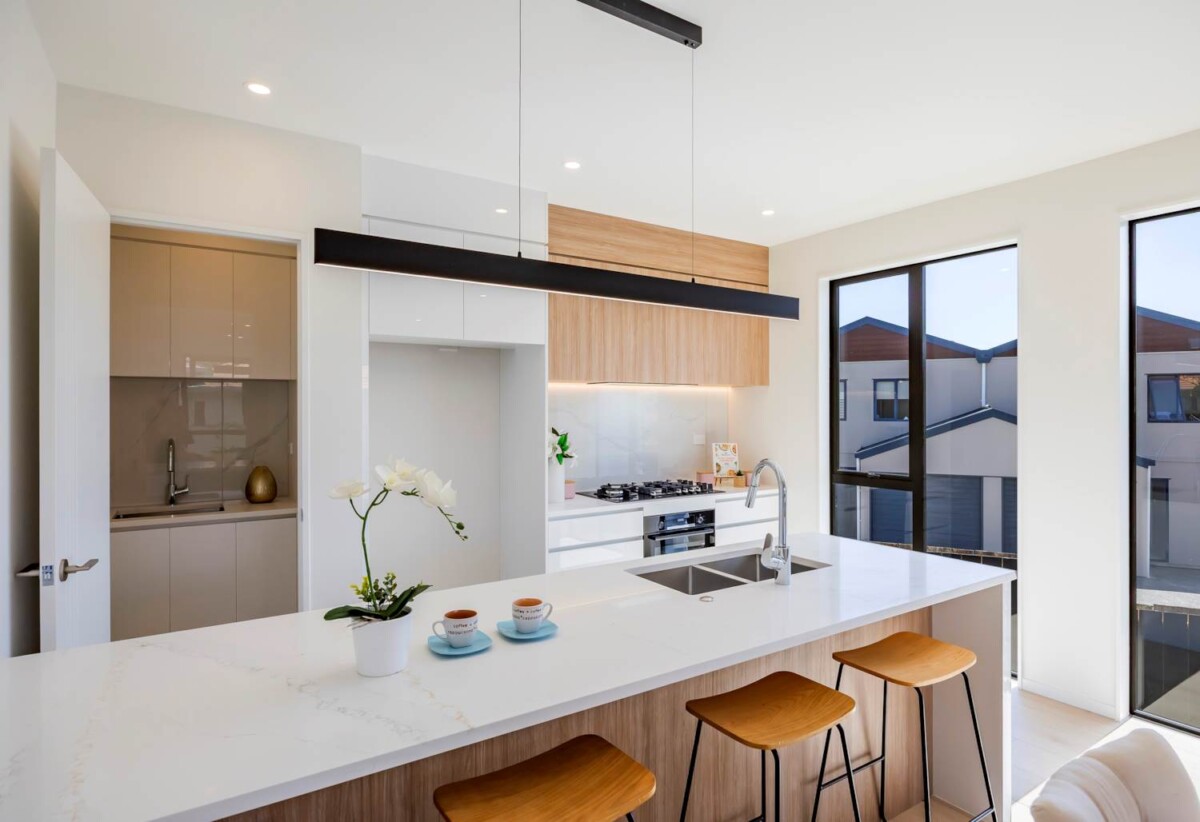 10-Year Master Builders Guarantee, Brandnew freehold 3 beds + study, 3.5 baths home with garage, 3 ensuites, close to schools, Albany Mall, motorway access, Zoned for Oteha Valley School, Northcross Intermediate, and Long Bay College, 0.4 km to Oteha Valley School, 17A John Jenning Drive, Oteha, Auckland