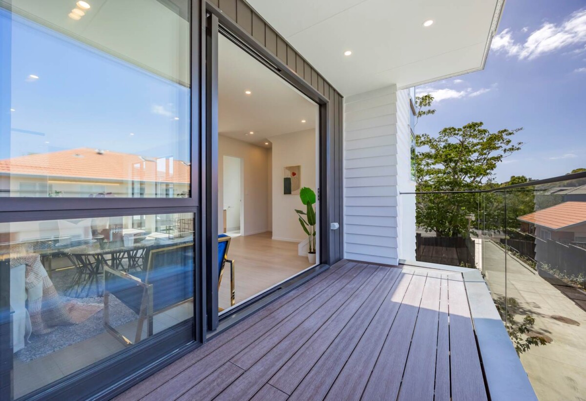 10-Year Master Builders Guarantee, Brandnew freehold 3 beds + study, 3.5 baths home with garage, 3 ensuites, close to schools, Albany Mall, motorway access, Zoned for Oteha Valley School, Northcross Intermediate, and Long Bay College, 0.4 km to Oteha Valley School, 17A John Jenning Drive, Oteha, Auckland