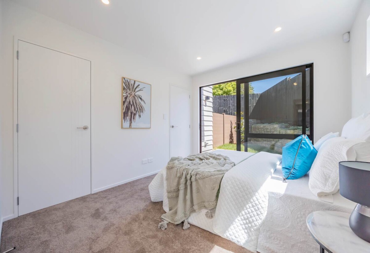 10-Year Master Builders Guarantee, Brandnew freehold 3 beds + study, 3.5 baths home with garage, 3 ensuites, close to schools, Albany Mall, motorway access, Zoned for Oteha Valley School, Northcross Intermediate, and Long Bay College, 0.4 km to Oteha Valley School, 17A John Jenning Drive, Oteha, Auckland