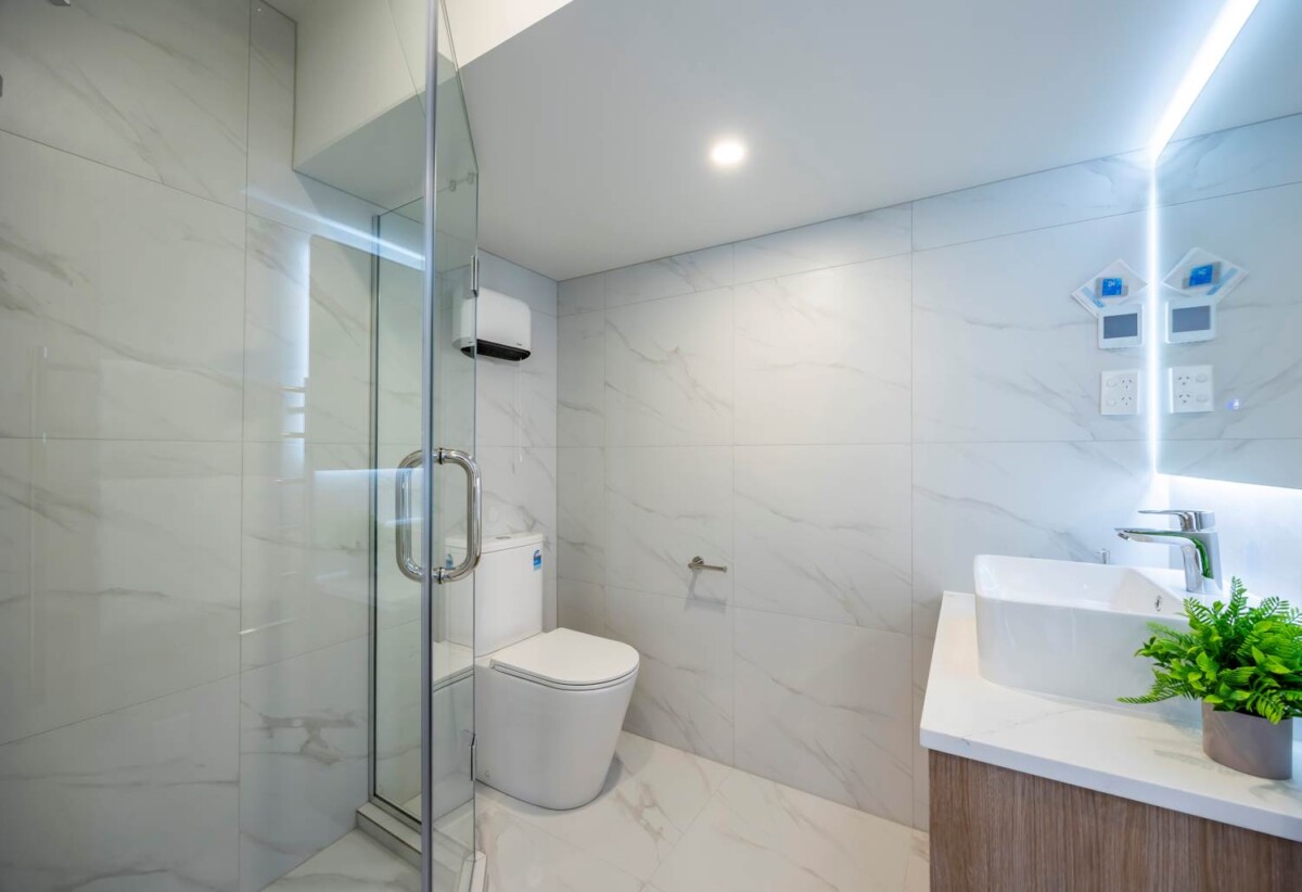 10-Year Master Builders Guarantee, Brandnew 4 beds 4 baths home with garage, 3 ensuites, close to schools, Albany Mall, motorway access, Zoned for Oteha Valley School, Northcross Intermediate, and Long Bay College, 0.4 km to Oteha Valley School, 17C John Jenning Drive, Oteha, Auckland