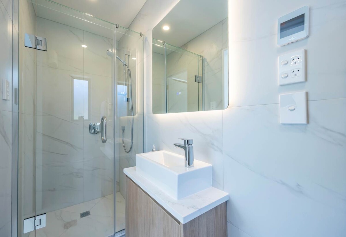 10-Year Master Builders Guarantee, Brandnew freehold 3 beds 3 baths home with garage, 2 ensuites, close to schools, Albany Mall, motorway access, Zoned for Oteha Valley School, Northcross Intermediate, and Long Bay College, 0.4 km to Oteha Valley School, 17D John Jenning Drive, Oteha, Auckland