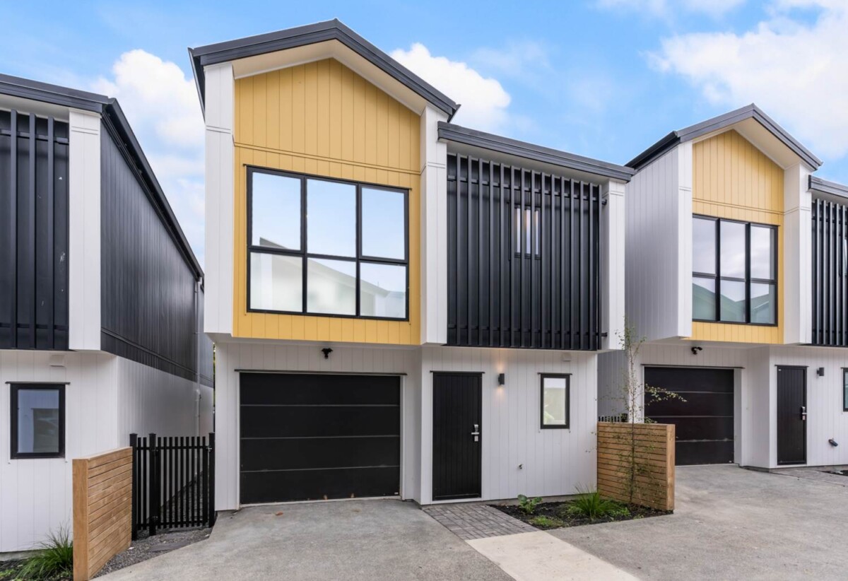 Standalone 4 beds 2.5 baths home with garage on 150m2 section, Walking distance to Rosehill College and Rosehill Intermediate, easy motorway access, Close to local shops and amenities, 3/31 Goodwin Drive, Papakura, Auckland