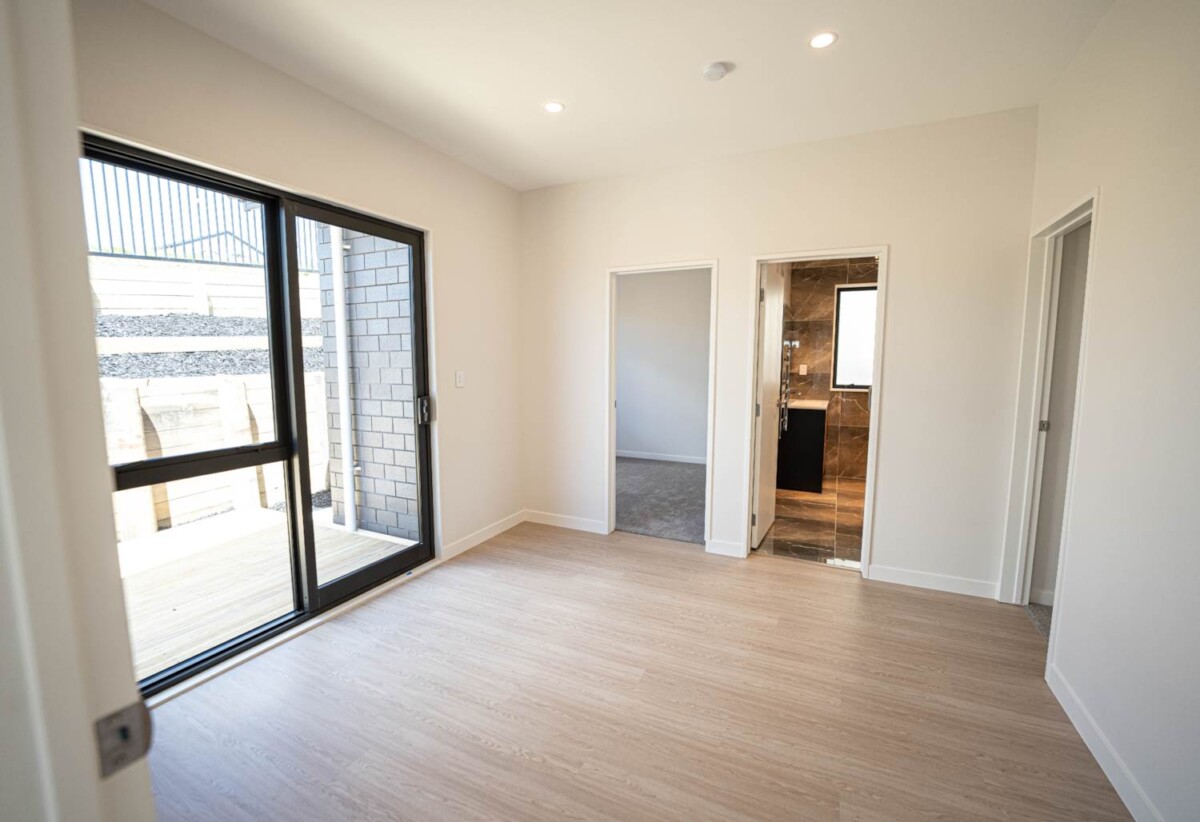 213m2 Brandnew brick and weatherboard 5 beds 3 baths house with 2 beds granny and double garage on 619m2 section, close to school, supermarket, motorway access, 1.2 km to Pokeno School, 15 Piedmonte Avenue, Pokeno,