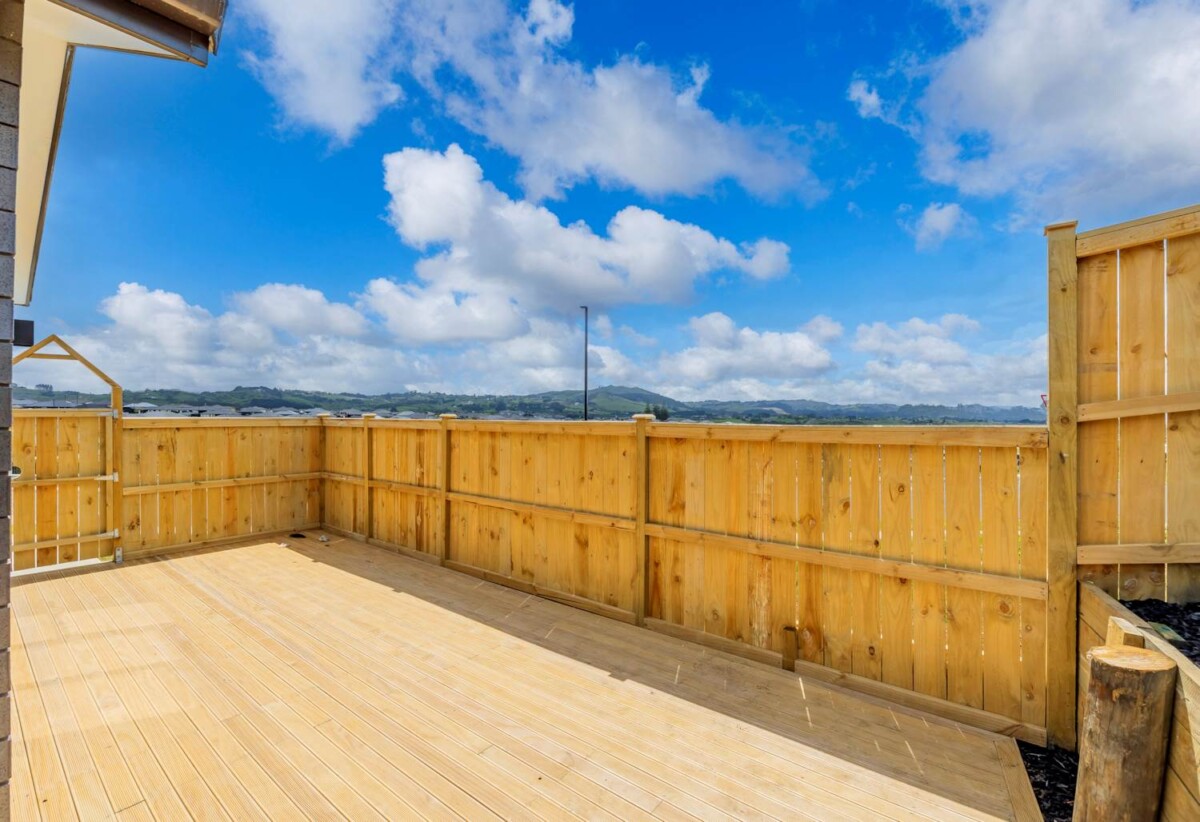 213m2 Brandnew brick and weatherboard 5 beds 3 baths house with 2 beds granny and double garage on 619m2 section, close to school, supermarket, motorway access, 1.2 km to Pokeno School, 15 Piedmonte Avenue, Pokeno,