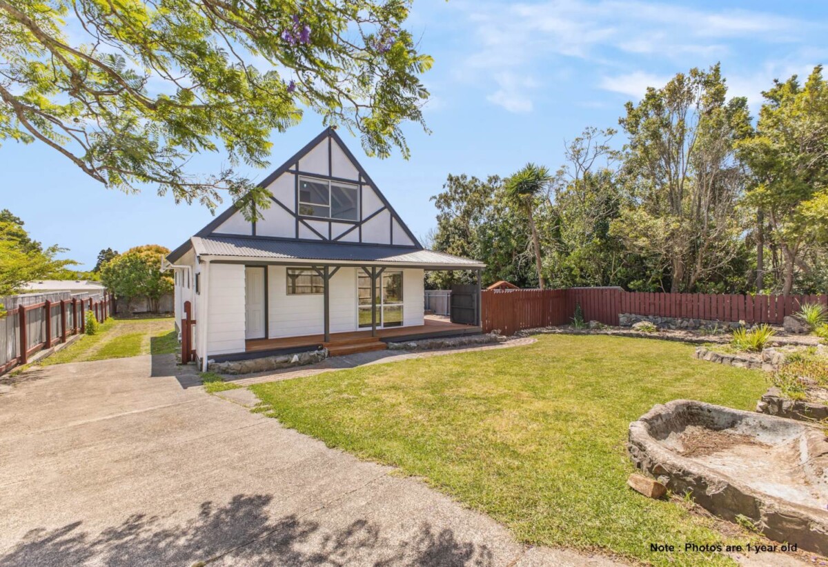 Fully Renovated & Move-In Ready, 4 beds 2 baths house on 724m2 section, with RC approved to subdivide while keeping the existing home, Close to local schools, shops, public transport, and parks, 133 Dominion Road, Papakura, Auckland