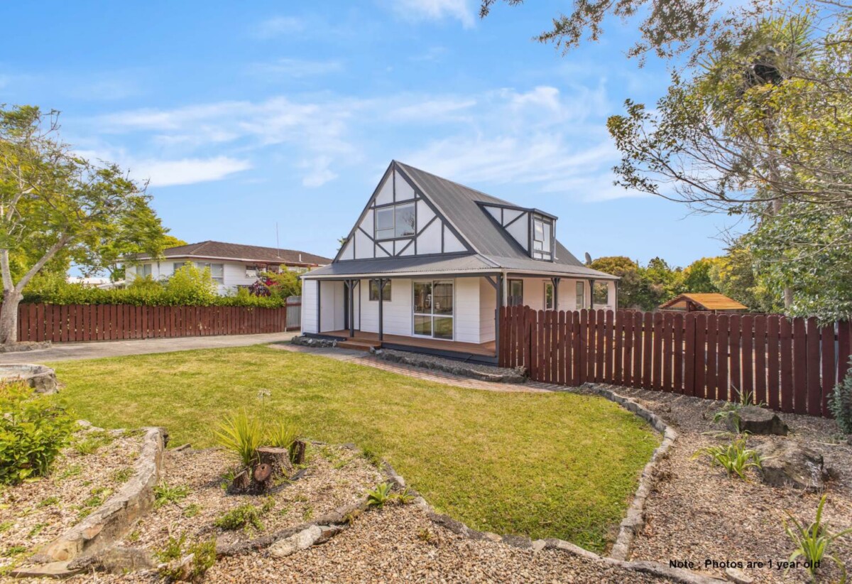 Fully Renovated & Move-In Ready, 4 beds 2 baths house on 724m2 section, with RC approved to subdivide while keeping the existing home, Close to local schools, shops, public transport, and parks, 133 Dominion Road, Papakura, Auckland