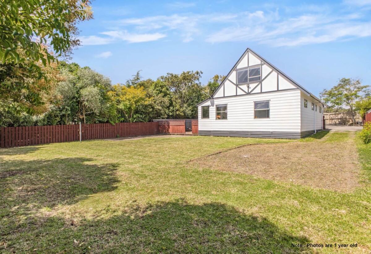 Fully Renovated & Move-In Ready, 4 beds 2 baths house on 724m2 section, with RC approved to subdivide while keeping the existing home, Close to local schools, shops, public transport, and parks, 133 Dominion Road, Papakura, Auckland