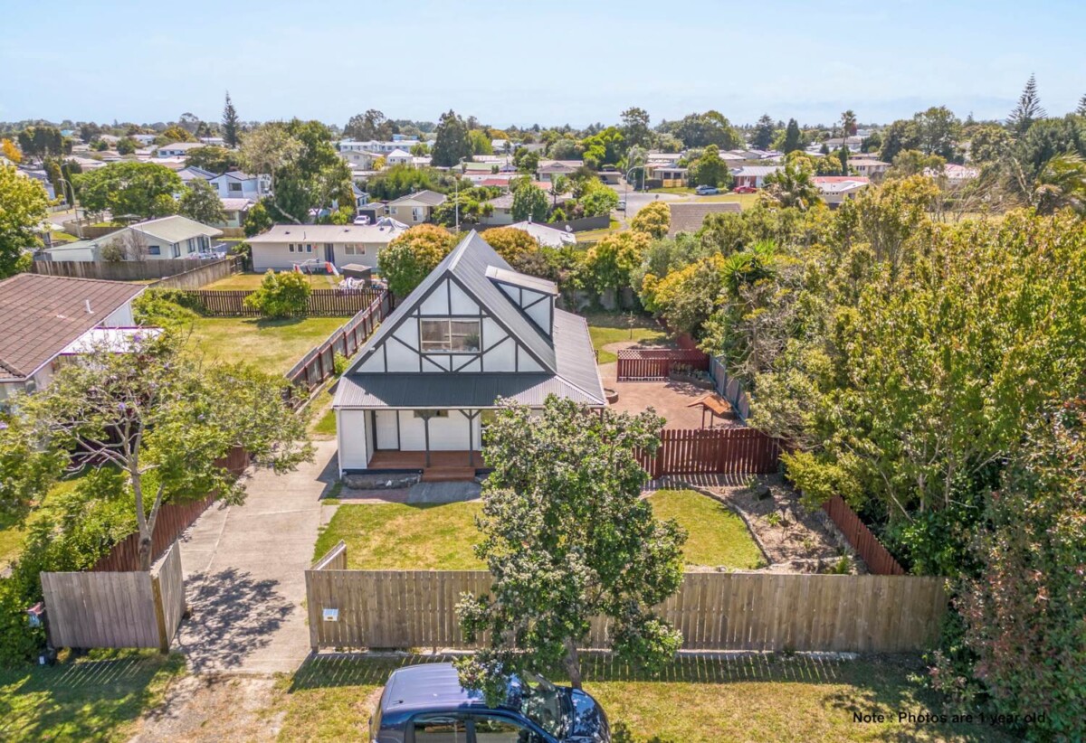 Fully Renovated & Move-In Ready, 4 beds 2 baths house on 724m2 section, with RC approved to subdivide while keeping the existing home, Close to local schools, shops, public transport, and parks, 133 Dominion Road, Papakura, Auckland