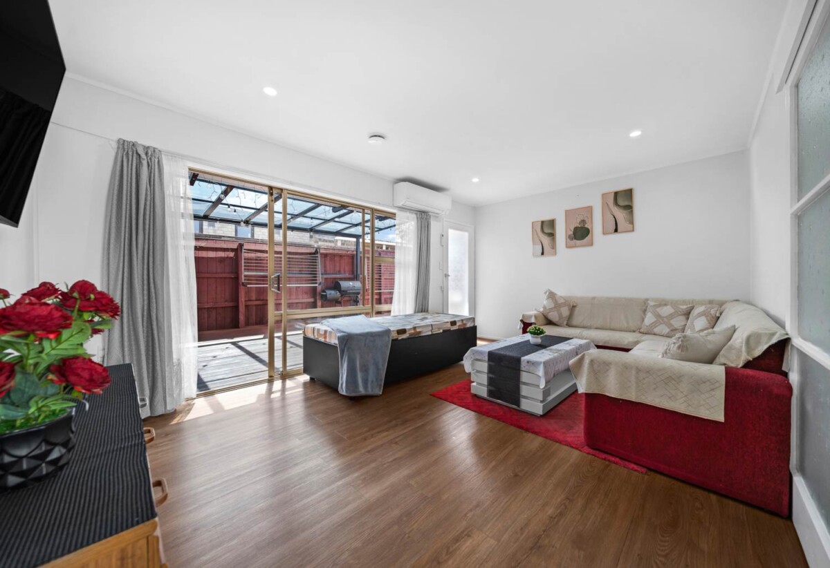 Brick and tile 2 beds 1 bath home with garage and carport, Walking distance to Hunters Corner , close to schools, shops, motorway access, Zoned for Papatoetoe Intermediate and Papatoetoe High School, 7/42 Wintere Road, Papatoetoe, Auckland