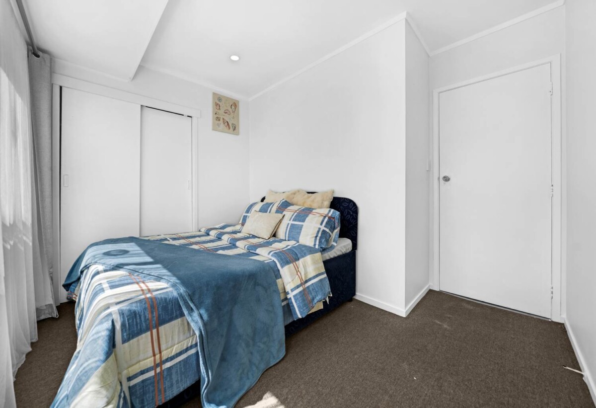 Brick and tile 2 beds 1 bath home with garage and carport, Walking distance to Hunters Corner , close to schools, shops, motorway access, Zoned for Papatoetoe Intermediate and Papatoetoe High School, 7/42 Wintere Road, Papatoetoe, Auckland