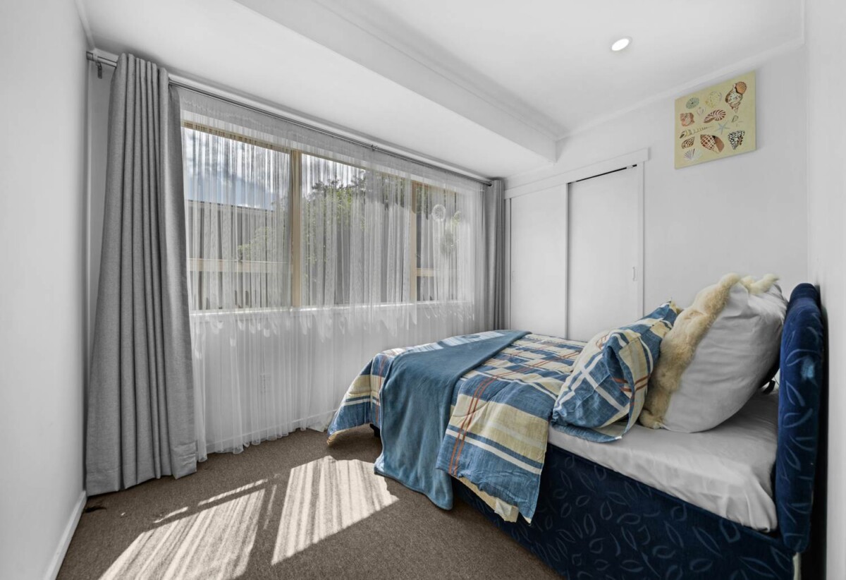 Brick and tile 2 beds 1 bath home with garage and carport, Walking distance to Hunters Corner , close to schools, shops, motorway access, Zoned for Papatoetoe Intermediate and Papatoetoe High School, 7/42 Wintere Road, Papatoetoe, Auckland