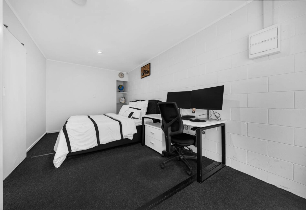 Brick and tile 2 beds 1 bath home with garage and carport, Walking distance to Hunters Corner , close to schools, shops, motorway access, Zoned for Papatoetoe Intermediate and Papatoetoe High School, 7/42 Wintere Road, Papatoetoe, Auckland