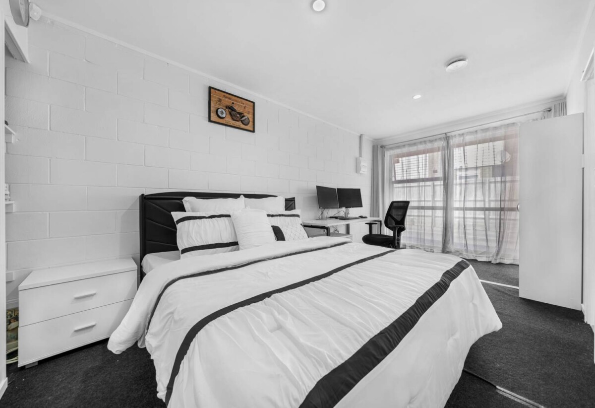 Brick and tile 2 beds 1 bath home with garage and carport, Walking distance to Hunters Corner , close to schools, shops, motorway access, Zoned for Papatoetoe Intermediate and Papatoetoe High School, 7/42 Wintere Road, Papatoetoe, Auckland