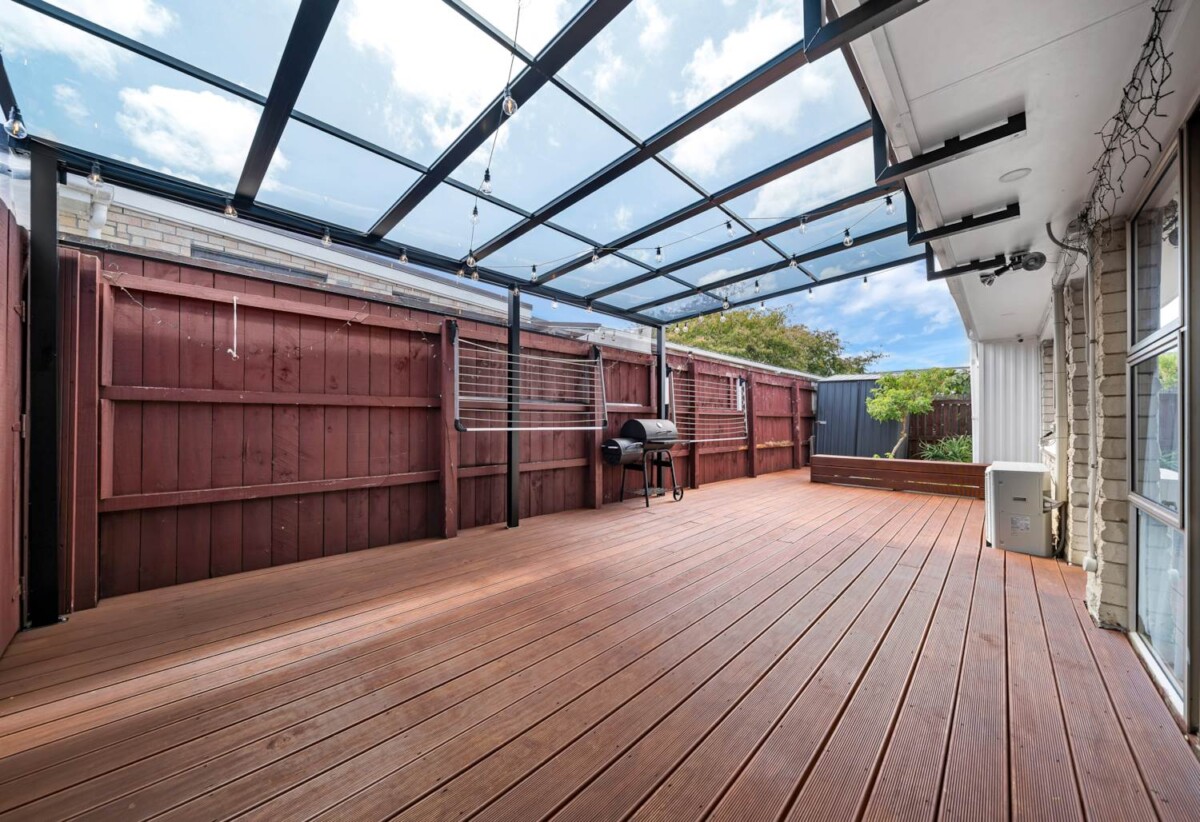 Brick and tile 2 beds 1 bath home with garage and carport, Walking distance to Hunters Corner , close to schools, shops, motorway access, Zoned for Papatoetoe Intermediate and Papatoetoe High School, 7/42 Wintere Road, Papatoetoe, Auckland