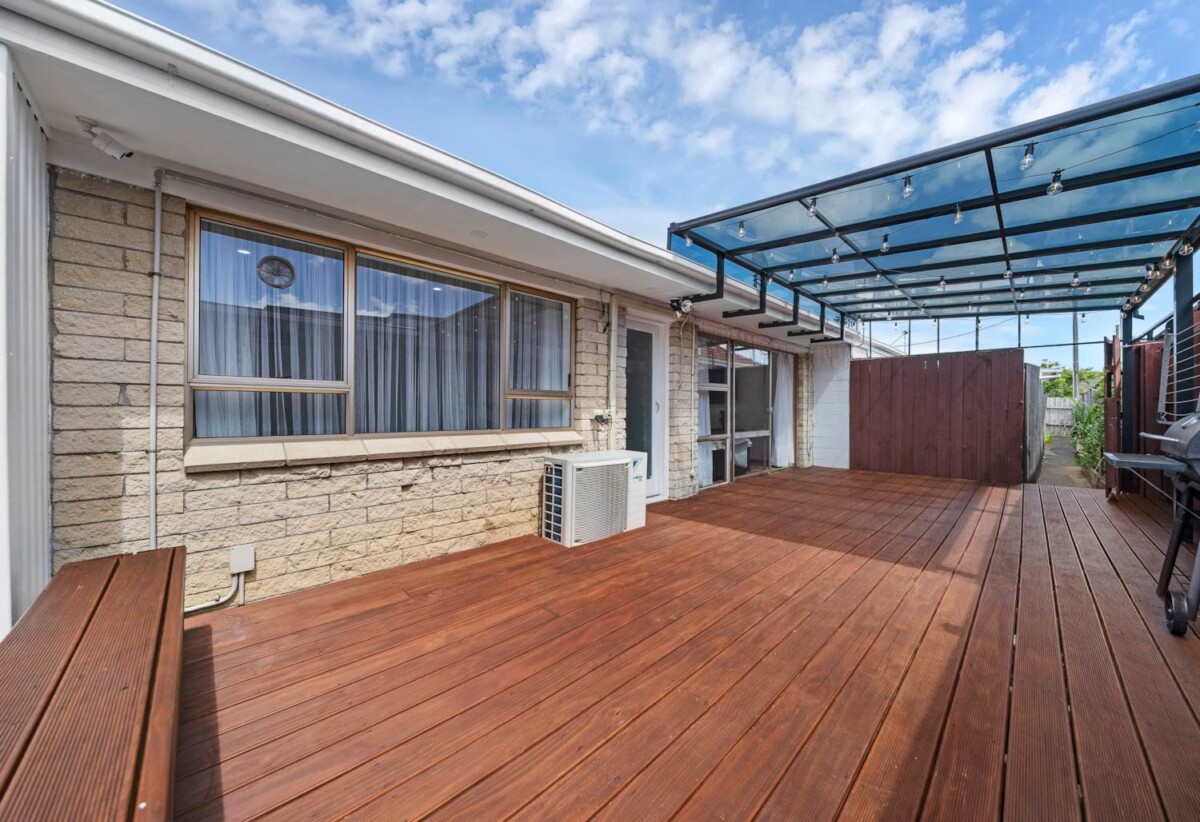 Brick and tile 2 beds 1 bath home with garage and carport, Walking distance to Hunters Corner , close to schools, shops, motorway access, Zoned for Papatoetoe Intermediate and Papatoetoe High School, 7/42 Wintere Road, Papatoetoe, Auckland