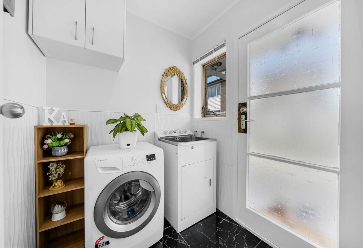 Brick and tile 2 beds 1 bath home with garage and carport, Walking distance to Hunters Corner , close to schools, shops, motorway access, Zoned for Papatoetoe Intermediate and Papatoetoe High School, 7/42 Wintere Road, Papatoetoe, Auckland