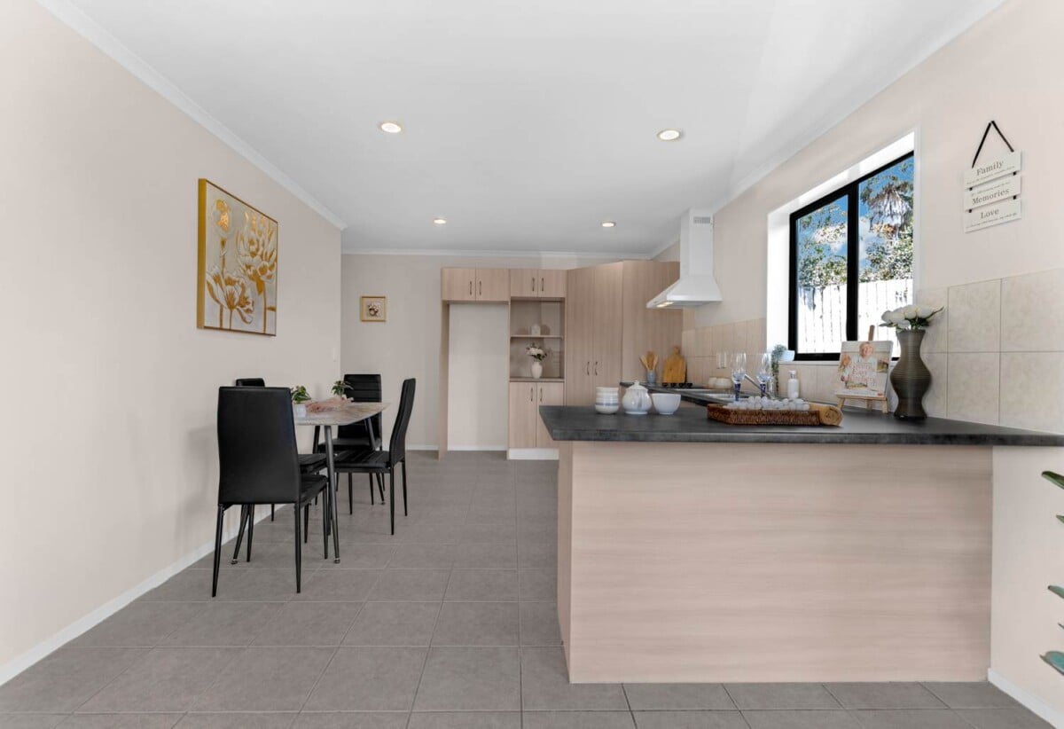 Brick and tile 3 beds 2 baths house with double garage on 413m2 section, close to schools, shops, motorway access, 1.1 km to Papatoetoe South School, 86A Pah Road, Papatoetoe, Auckland