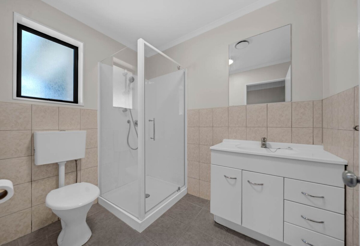 Brick and tile 3 beds 2 baths house with double garage on 413m2 section, close to schools, shops, motorway access, 1.1 km to Papatoetoe South School, 86A Pah Road, Papatoetoe, Auckland