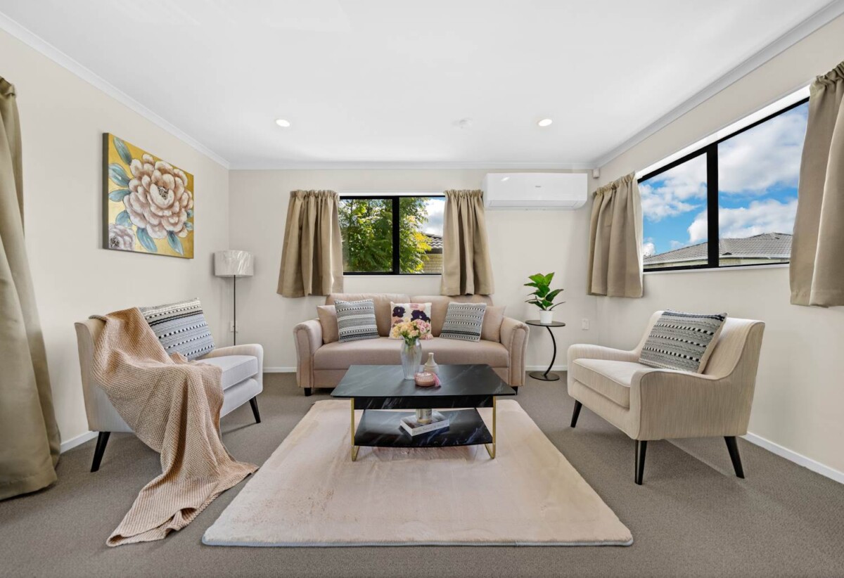 Brick and tile 3 beds 2 baths house with double garage on 413m2 section, close to schools, shops, motorway access, 1.1 km to Papatoetoe South School, 86A Pah Road, Papatoetoe, Auckland