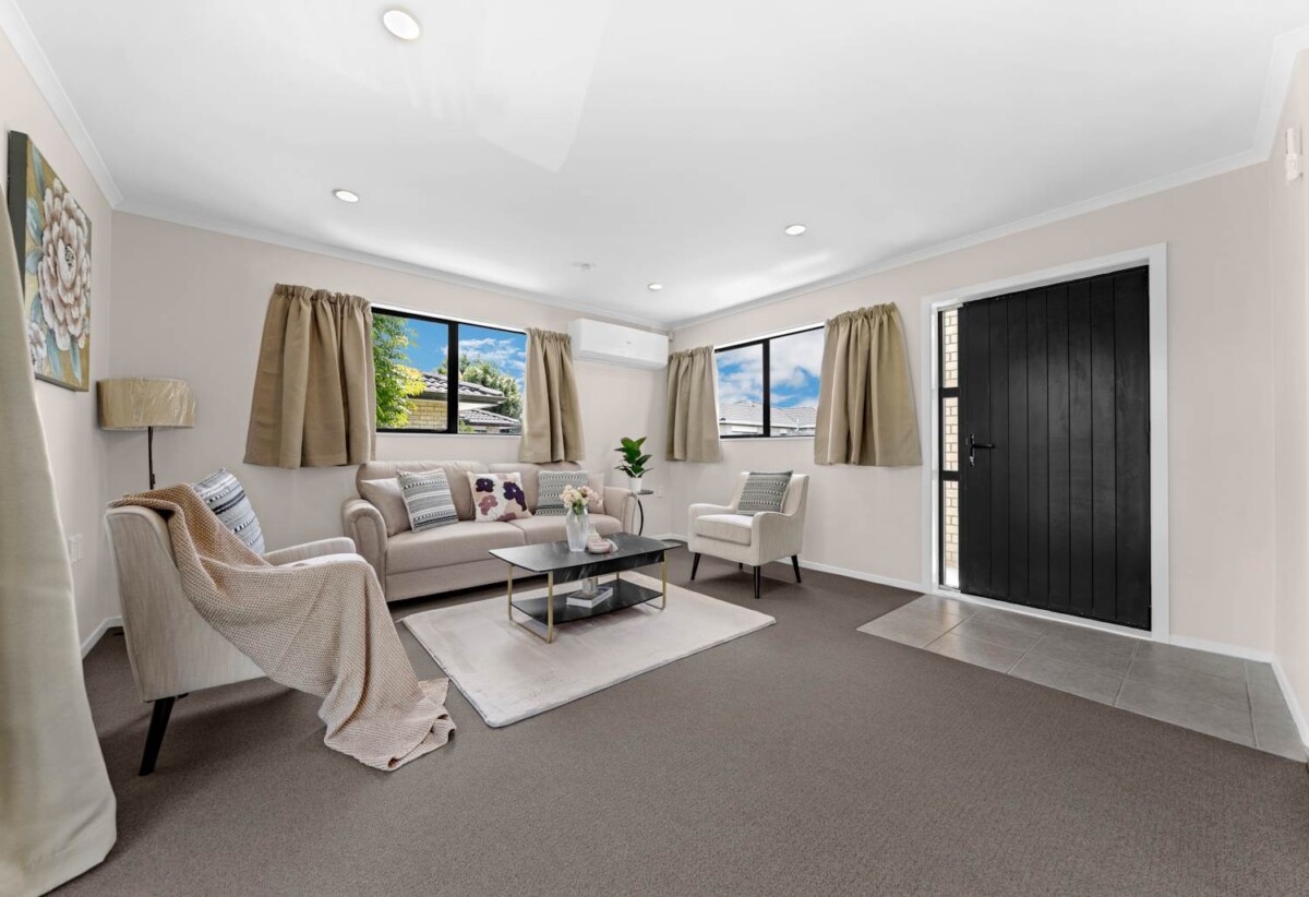 Brick and tile 3 beds 2 baths house with double garage on 413m2 section, close to schools, shops, motorway access, 1.1 km to Papatoetoe South School, 86A Pah Road, Papatoetoe, Auckland