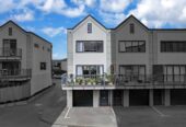 Motivated overseas vendor, 150m2 concrete structured 4 beds 2 baths home with garage, only 2-5 minutes’ walk to kindergarten, playground, bus/train station, grocery shops, LynnMall shopping centre, New Lynn Primary School, 22/6 Ambrico Place, New Lynn, Auckland