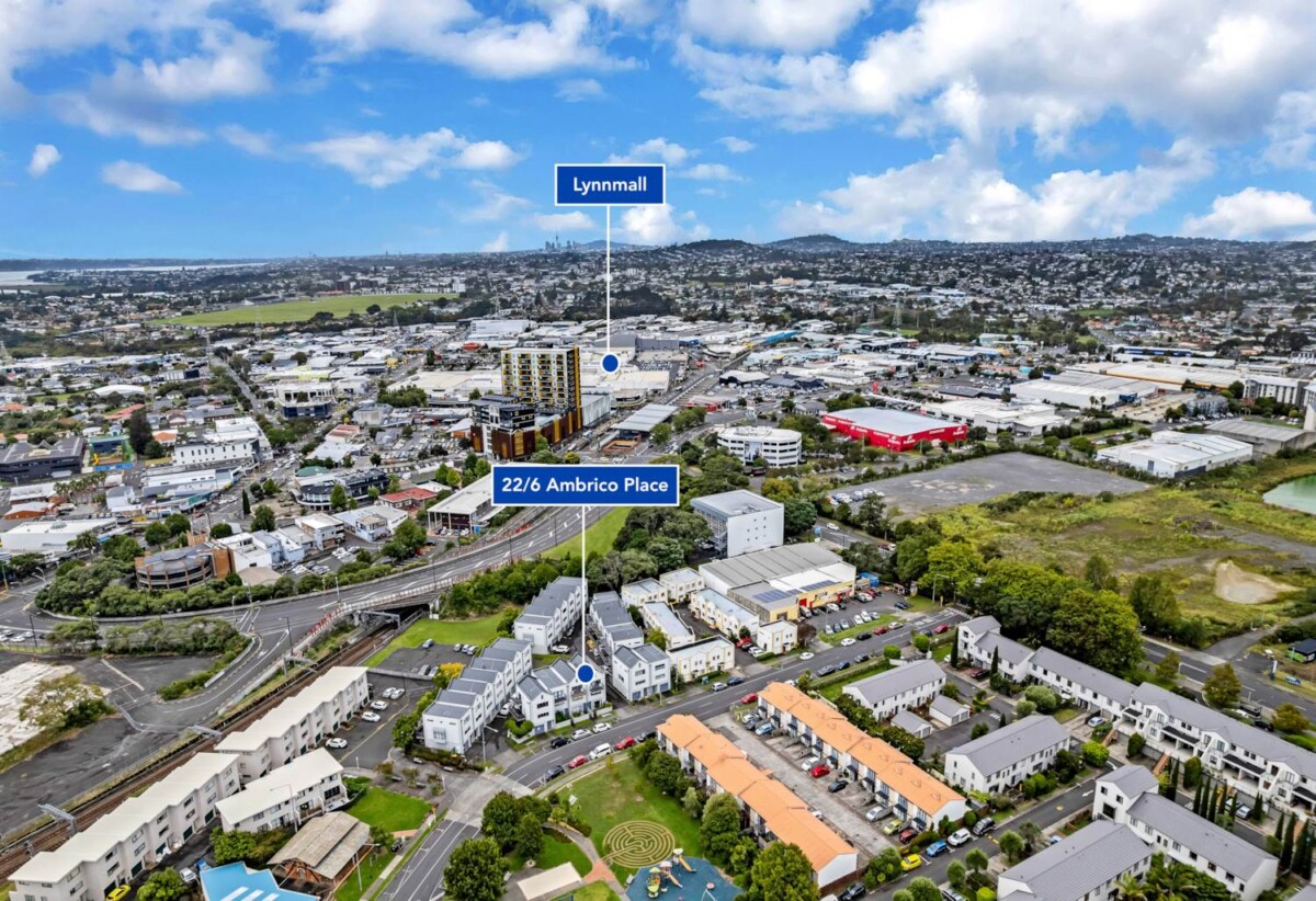 Motivated overseas vendor, 150m2 concrete structured 4 beds 2 baths home with garage, only 2-5 minutes’ walk to kindergarten, playground, bus/train station, grocery shops, LynnMall shopping centre, New Lynn Primary School, 22/6 Ambrico Place, New Lynn, Auckland