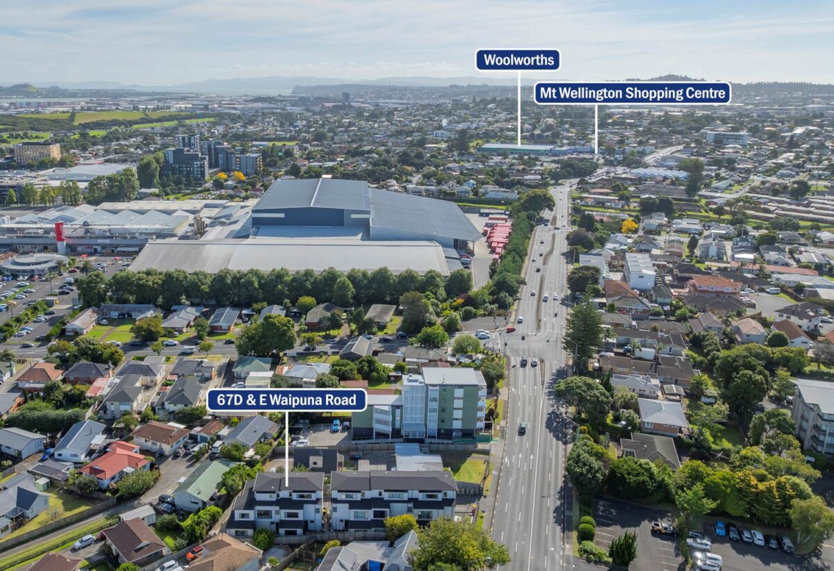 Urgent sale, 4 beds 3 baths home with garage, close to shops, schools, shopping centres, Panmure Basin walking and cycling loop, 0.9 km to Sylvia Park School, 67E Waipuna Road, Mt Wellington, Auckland