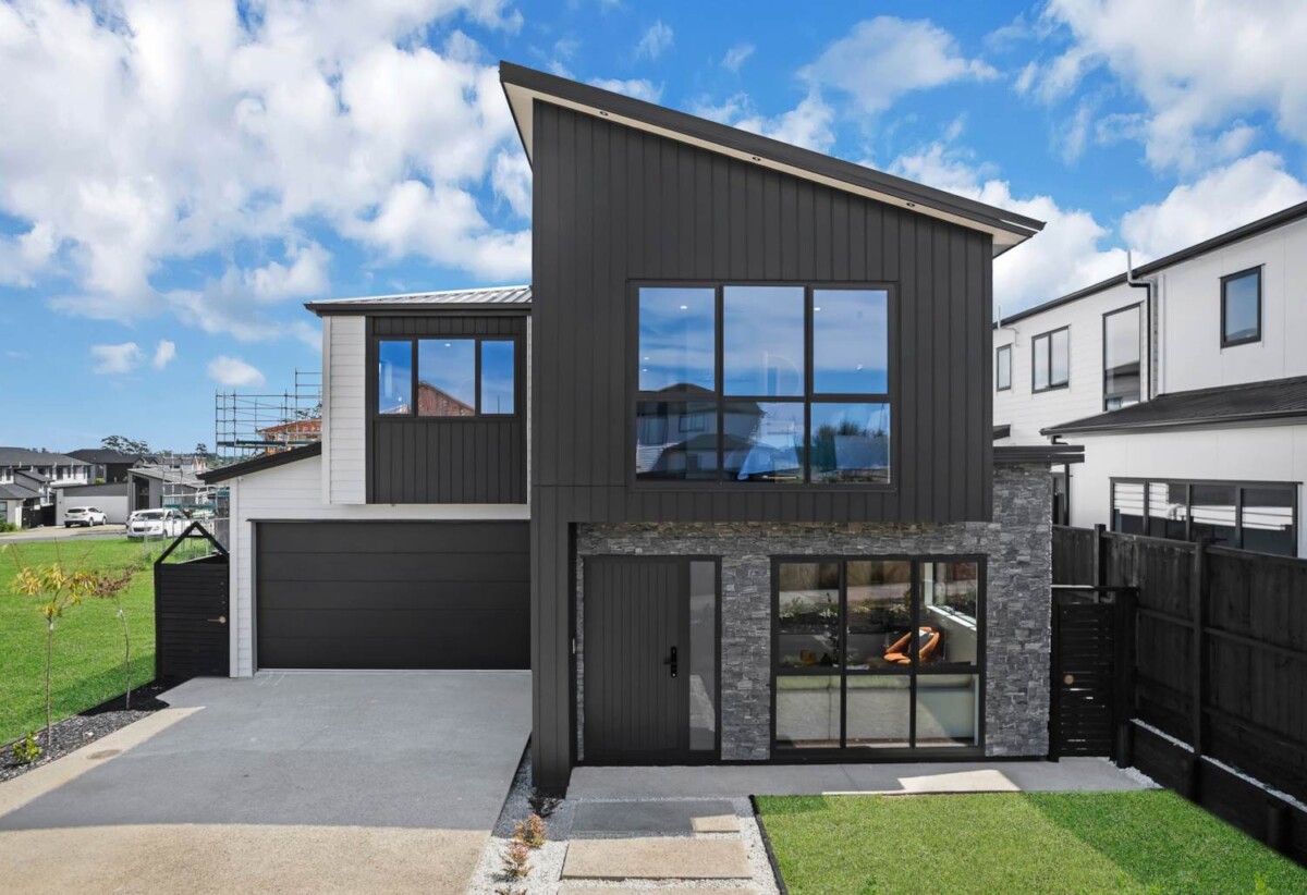 Brandnew 6 beds 5.5 baths house with 2 beds granny and garage on 396m2 section, 4 ensuites, 2 kitchens, close to schools, shops, motorway access, 6 Ivy Lane, Karaka, Auckland