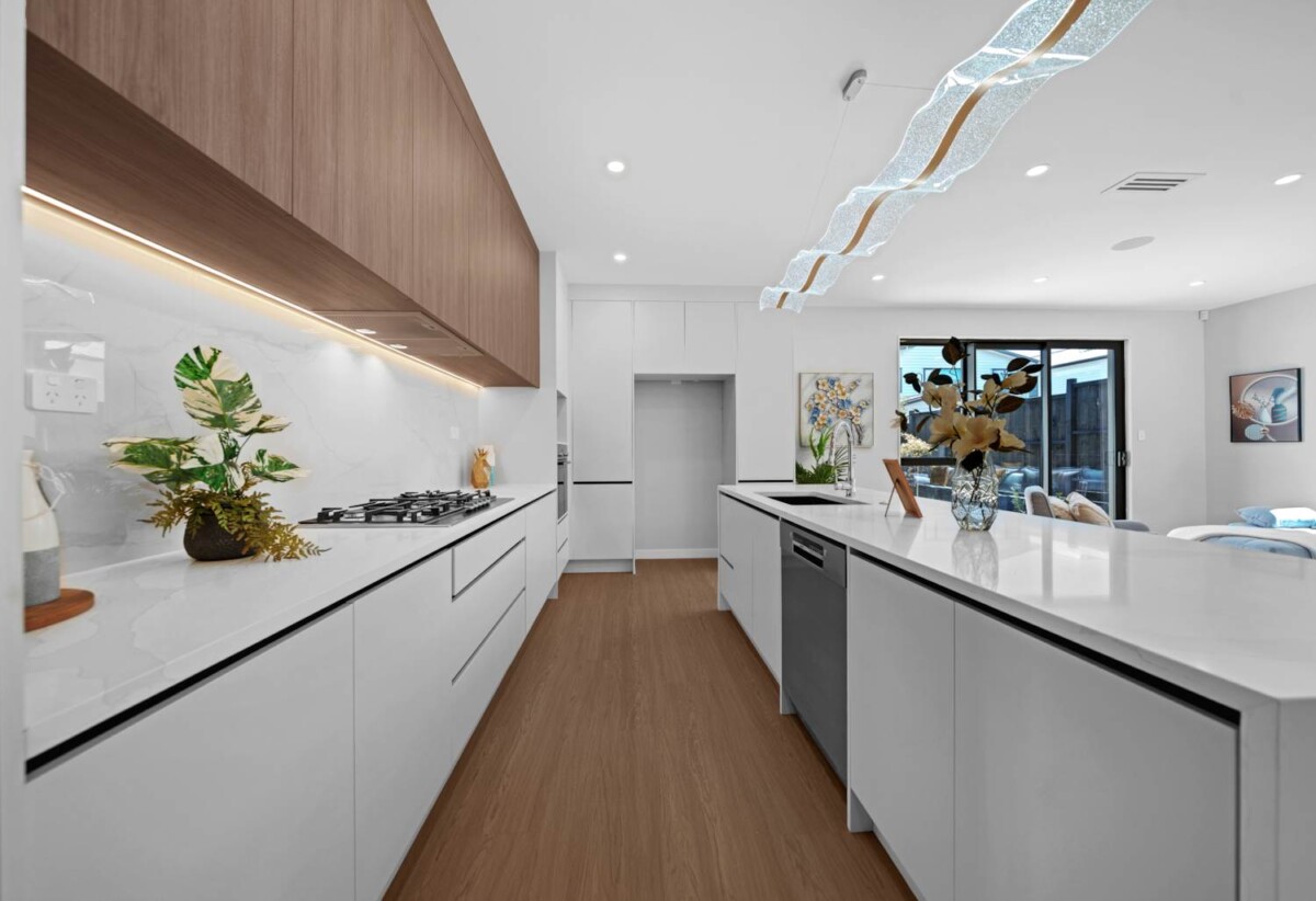 Brandnew 6 beds 5.5 baths house with 2 beds granny and garage on 396m2 section, 4 ensuites, 2 kitchens, close to schools, shops, motorway access, 6 Ivy Lane, Karaka, Auckland