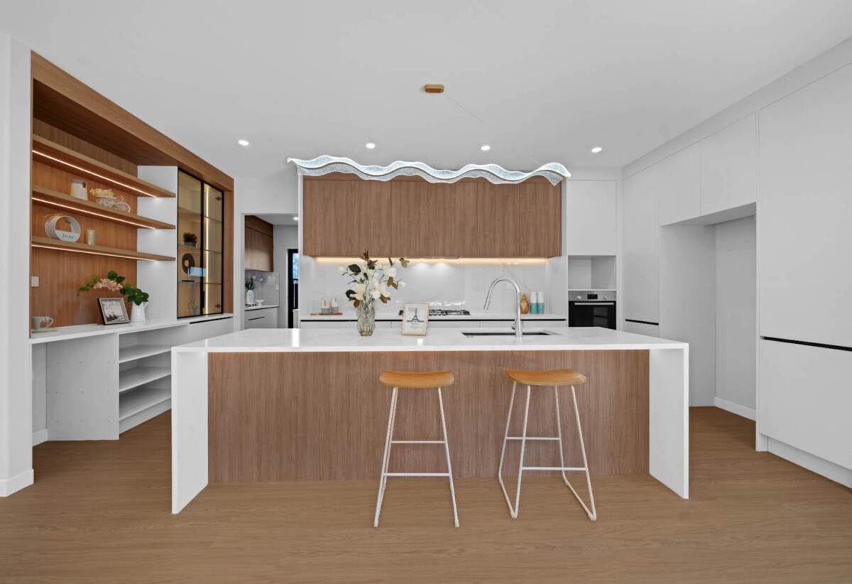 Brandnew 6 beds 5.5 baths house with 2 beds granny and garage on 396m2 section, 4 ensuites, 2 kitchens, close to schools, shops, motorway access, 6 Ivy Lane, Karaka, Auckland