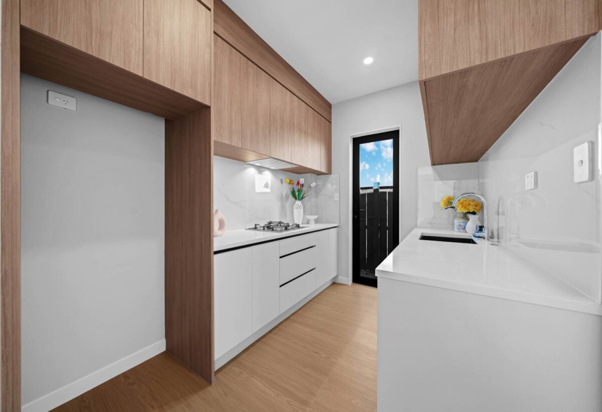 Brandnew 6 beds 5.5 baths house with 2 beds granny and garage on 396m2 section, 4 ensuites, 2 kitchens, close to schools, shops, motorway access, 6 Ivy Lane, Karaka, Auckland