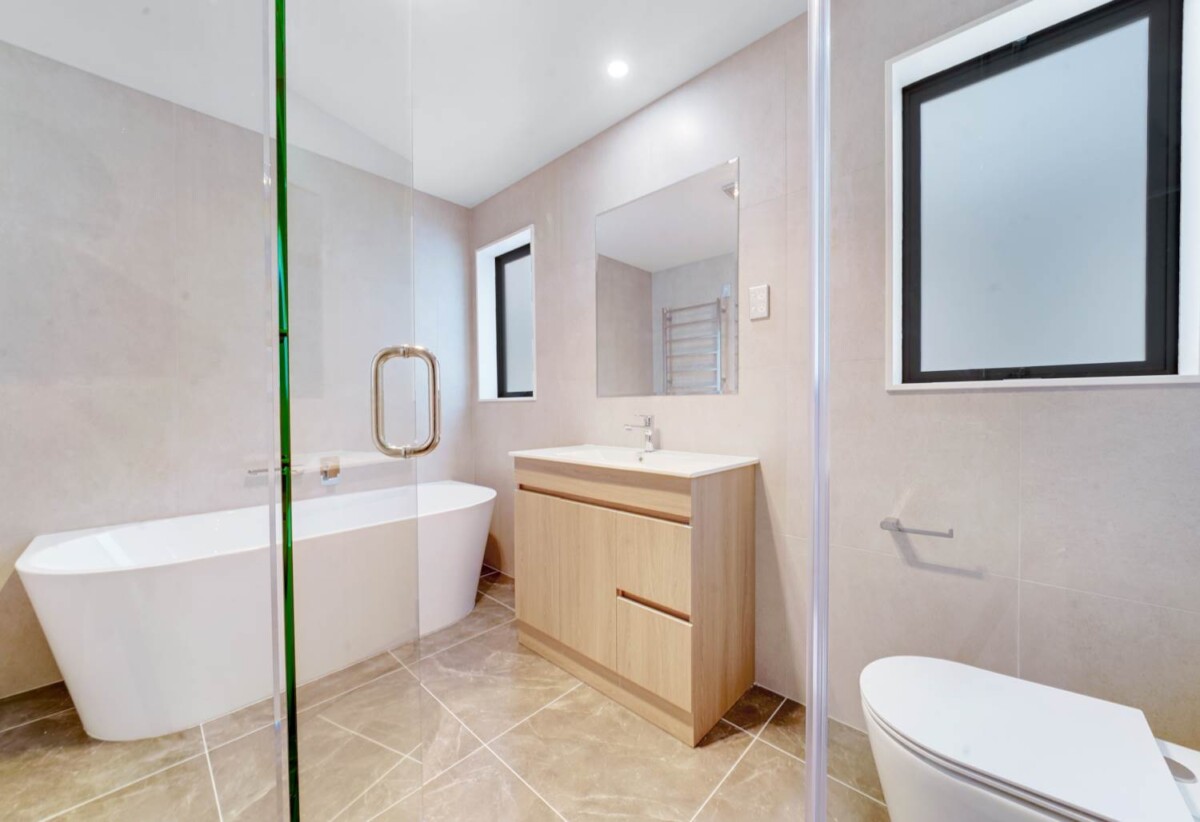 190m2 Brandnew standalone 5 beds 3.5 baths home with garage, 2 ensuites, 1 ensuite ground floor, close to schools, shopping centre, motorway access, Zoned for Kedgley Intermediate, Papatoetoe West School, and Aorere College, Lot 4/34 Ashlynne Avenue, Papatoetoe, Auckland