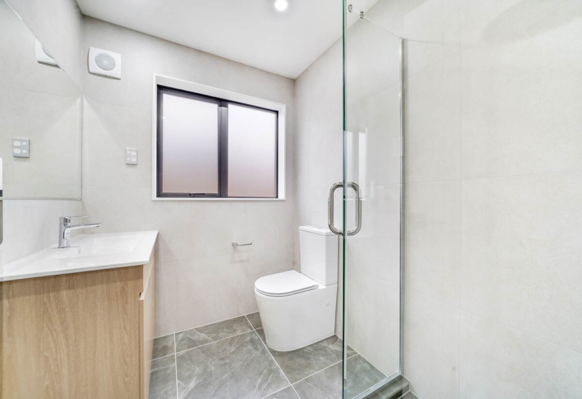 190m2 Brandnew standalone 5 beds 3.5 baths home with garage, 2 ensuites, 1 ensuite ground floor, close to schools, shopping centre, motorway access, Zoned for Kedgley Intermediate, Papatoetoe West School, and Aorere College, Lot 4/34 Ashlynne Avenue, Papatoetoe, Auckland