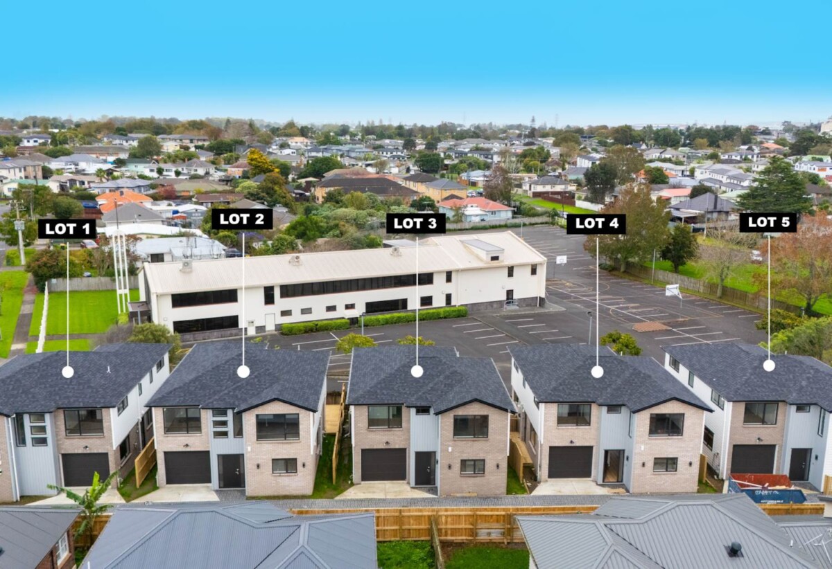 190m2 Brandnew standalone 5 beds 3.5 baths home with garage, 2 ensuites, 1 ensuite ground floor, close to schools, shopping centre, motorway access, Zoned for Kedgley Intermediate, Papatoetoe West School, and Aorere College, Lot 4/34 Ashlynne Avenue, Papatoetoe, Auckland