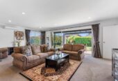 Brick and tile 4 beds 2 baths houe with double garage on 645m2 section, close to schools parks, shopping centres, zoned for Baverstock Oaks School, Mission Heights Junior College, and Ormiston Senior College, 11 Elwyn Close, Flat Bush, Auckland