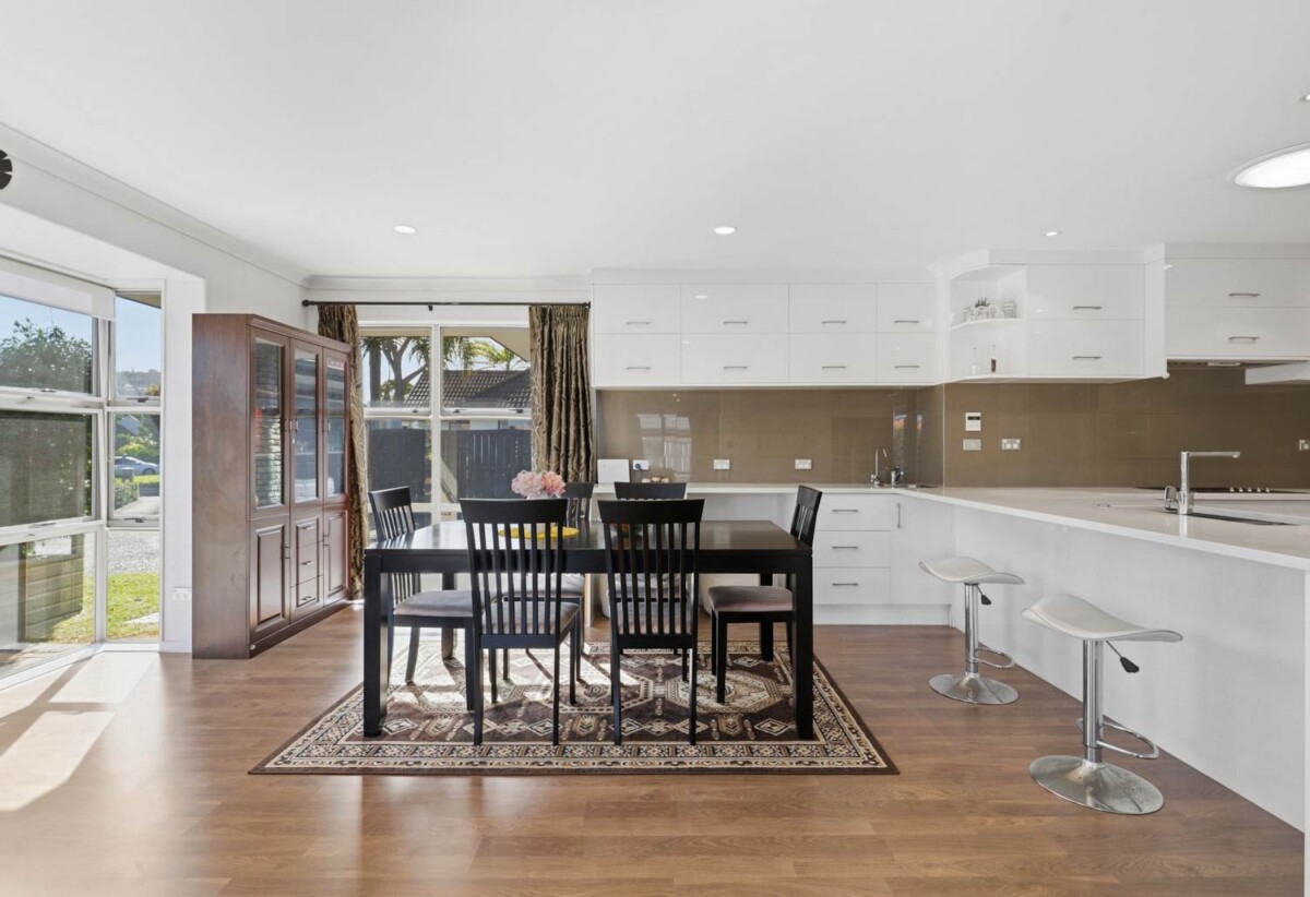 Brick and tile 4 beds 2 baths houe with double garage on 645m2 section, close to schools parks, shopping centres, zoned for Baverstock Oaks School, Mission Heights Junior College, and Ormiston Senior College, 11 Elwyn Close, Flat Bush, Auckland