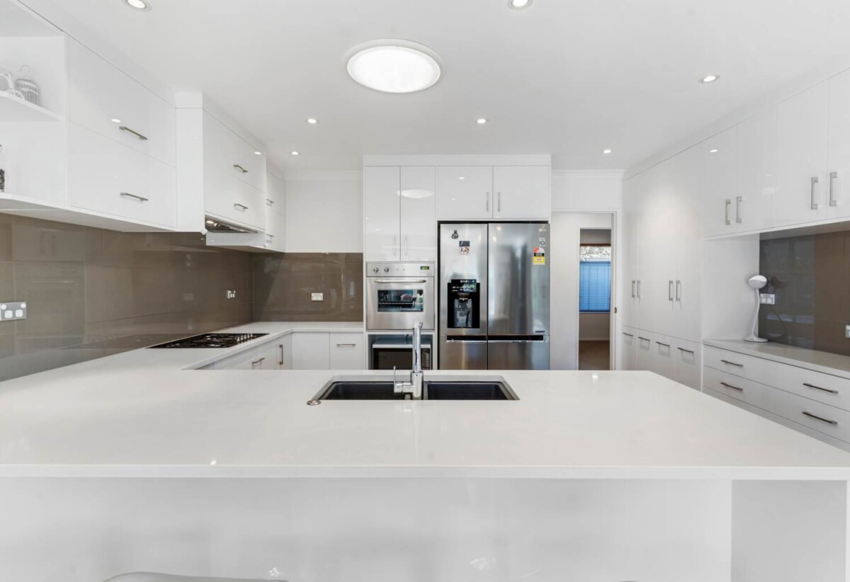 Brick and tile 4 beds 2 baths houe with double garage on 645m2 section, close to schools parks, shopping centres, zoned for Baverstock Oaks School, Mission Heights Junior College, and Ormiston Senior College, 11 Elwyn Close, Flat Bush, Auckland