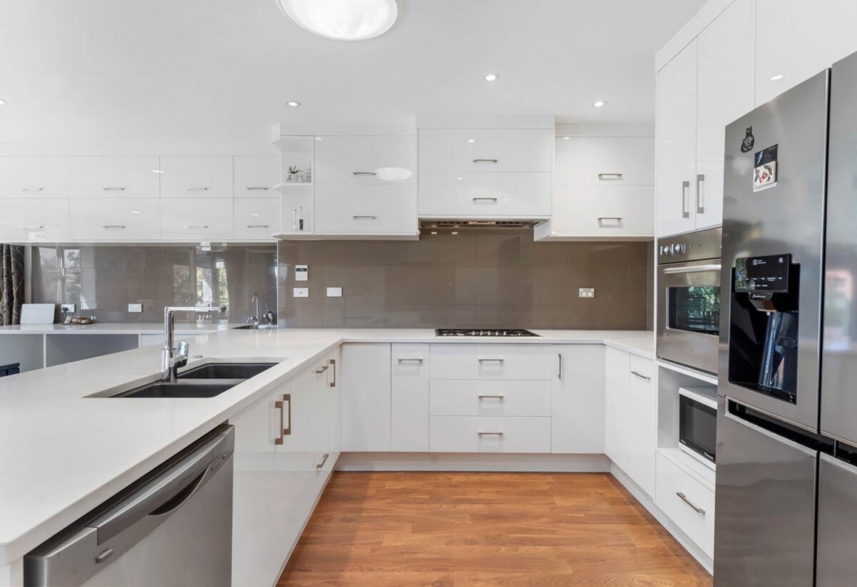 Brick and tile 4 beds 2 baths houe with double garage on 645m2 section, close to schools parks, shopping centres, zoned for Baverstock Oaks School, Mission Heights Junior College, and Ormiston Senior College, 11 Elwyn Close, Flat Bush, Auckland