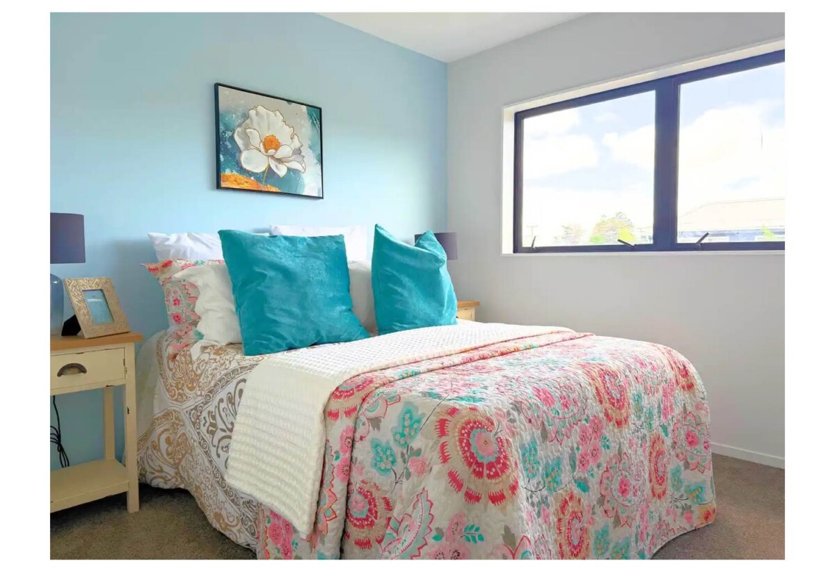 Brandnew 3 beds 2 baths home with garage on 130m2 section, close to schools, shops, beach, motorway access, 0.6 km to Mangere Bridge School, Lot 5, 25 Crawford Avenue, Mangere Bridge, Auckland
