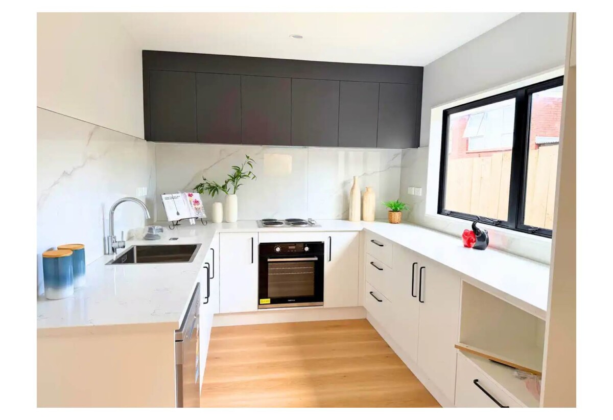 Brandnew 3 beds 2 baths home with garage on 140m2 section, close to schools, shops, beach, motorway access, 0.6 km to Mangere Bridge School, Lot 6, 25 Crawford Avenue, Mangere Bridge, Auckland