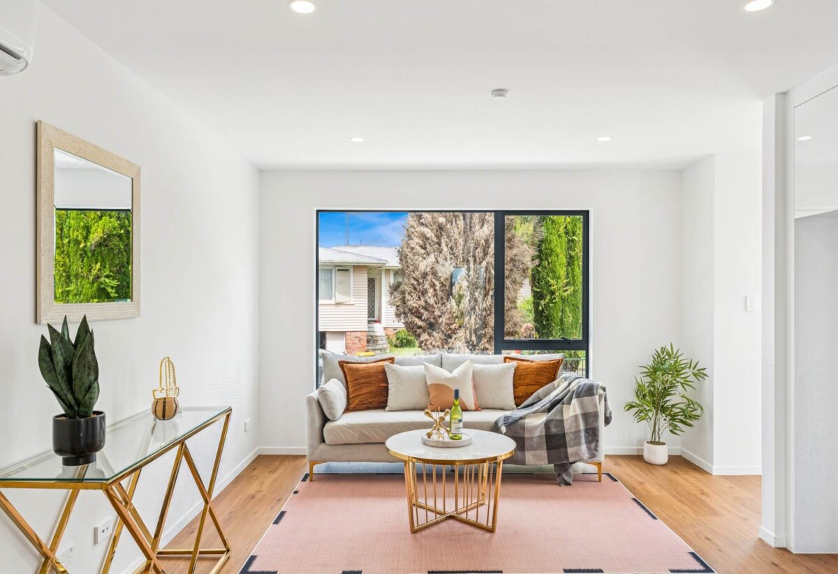 10-year master warranty, Brandnew 3 beds 2 baths home with garage, close to schools, Lincoln Shopping Centre, local shops, Pak’nSave, Woolworths, and Mitre 10. WestCity Shopping Centre and the award-winning West Wave Pool and Leisure Centre, motorway access, Lot 5/10 Powell Place, Henderson, Auckland