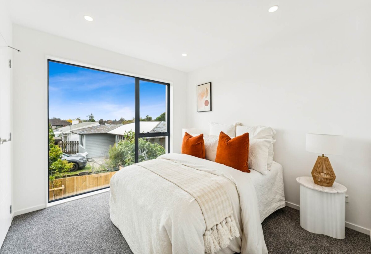 10-year master warranty, Brandnew 3 beds 2 baths home with garage, close to schools, Lincoln Shopping Centre, local shops, Pak’nSave, Woolworths, and Mitre 10. WestCity Shopping Centre and the award-winning West Wave Pool and Leisure Centre, motorway access, Lot 2/10 Powell Place, Henderson, Auckland