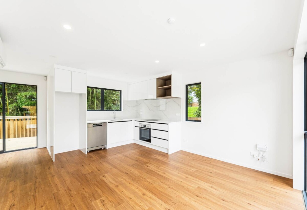 10-year master warranty, Brandnew 3 beds 2 baths home with garage, close to schools, Lincoln Shopping Centre, local shops, Pak’nSave, Woolworths, and Mitre 10. WestCity Shopping Centre and the award-winning West Wave Pool and Leisure Centre, motorway access, Lot 1/10 Powell Place, Henderson, Auckland