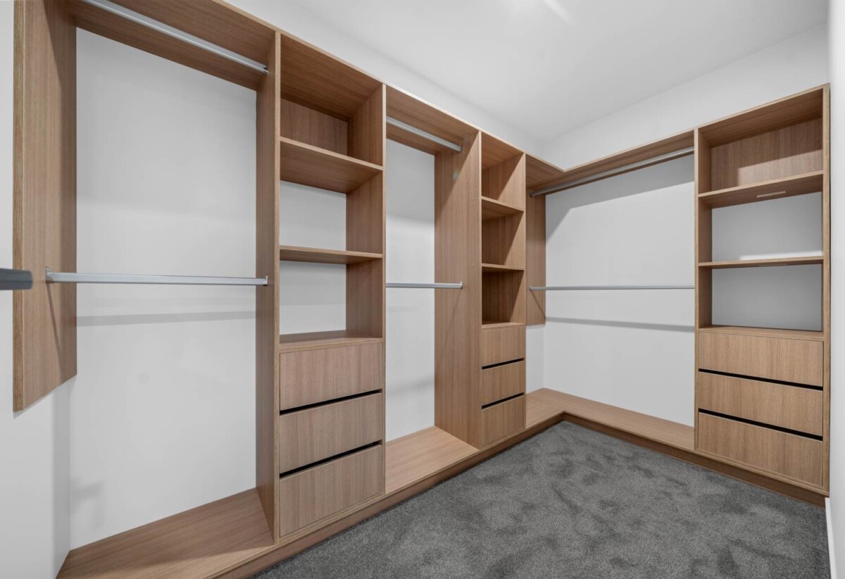 Brandnew 7 beds 5.5 baths house with 2 beds granny and double garage on 379m2 section, close to schools, waterfront walkaways, shops, 0.5 km to Mangapikopiko School, 64 Park Green Avenue, Karaka, Auckland