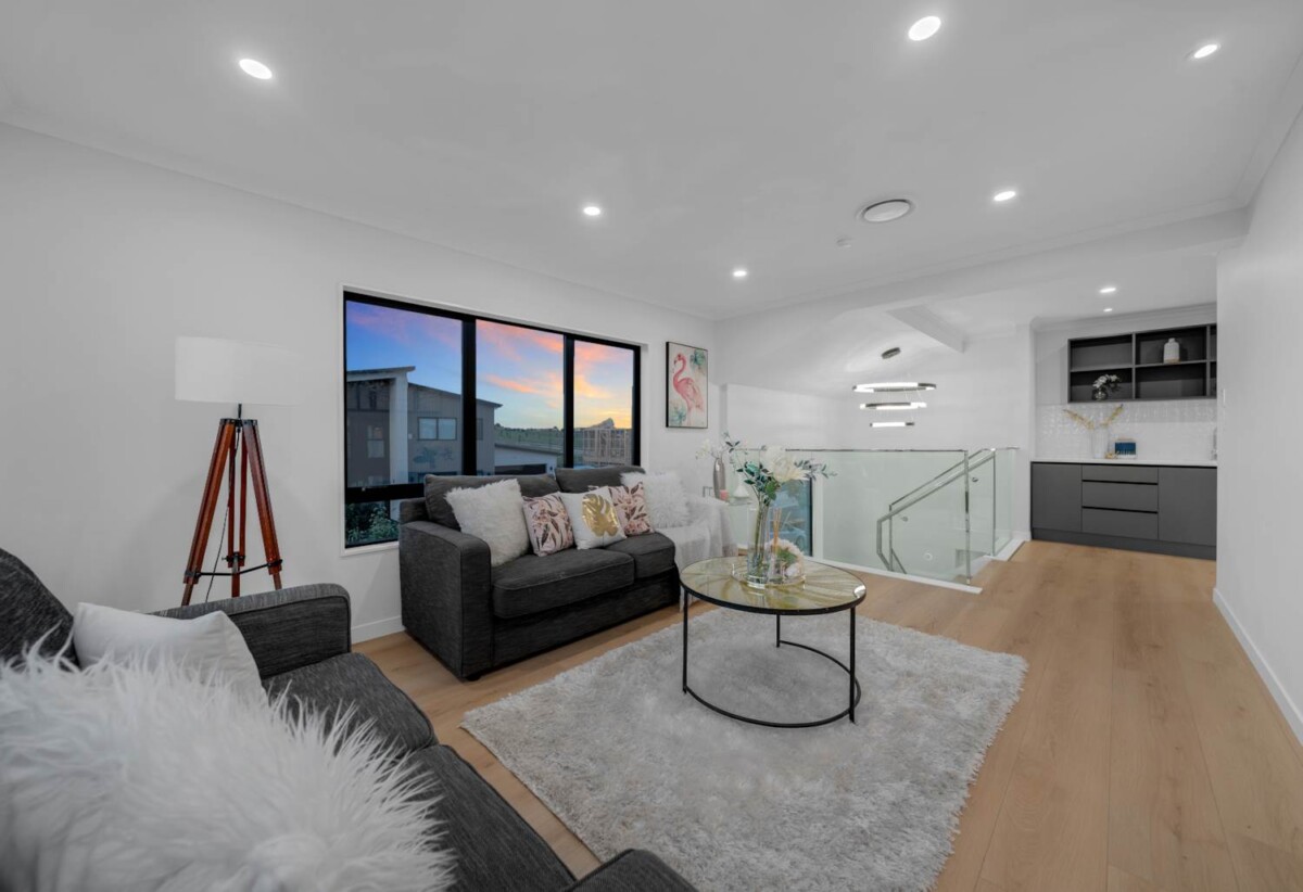 Brandnew 7 beds 5.5 baths house with 2 beds granny and double garage on 379m2 section, close to schools, waterfront walkaways, shops, 0.5 km to Mangapikopiko School, 64 Park Green Avenue, Karaka, Auckland
