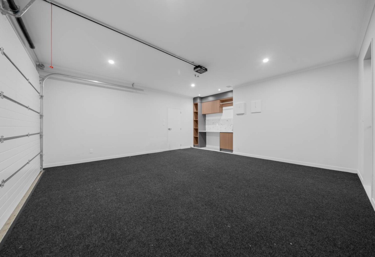 Brandnew 7 beds 5.5 baths house with 2 beds granny and double garage on 379m2 section, close to schools, waterfront walkaways, shops, 0.5 km to Mangapikopiko School, 64 Park Green Avenue, Karaka, Auckland