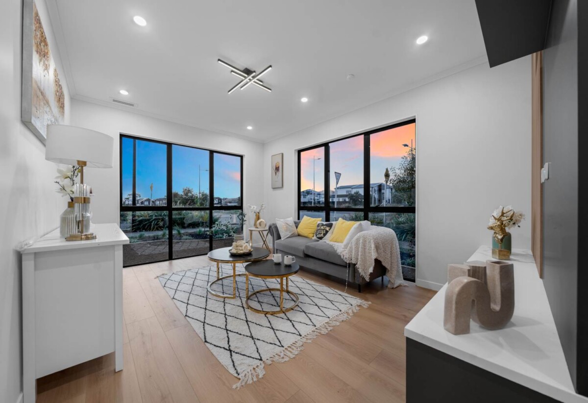 Brandnew 7 beds 5.5 baths house with 2 beds granny and double garage on 379m2 section, close to schools, waterfront walkaways, shops, 0.5 km to Mangapikopiko School, 64 Park Green Avenue, Karaka, Auckland