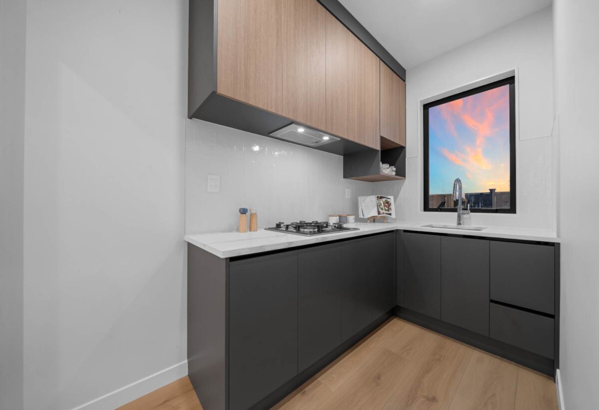 Brandnew 7 beds 5.5 baths house with 2 beds granny and double garage on 379m2 section, close to schools, waterfront walkaways, shops, 0.5 km to Mangapikopiko School, 64 Park Green Avenue, Karaka, Auckland